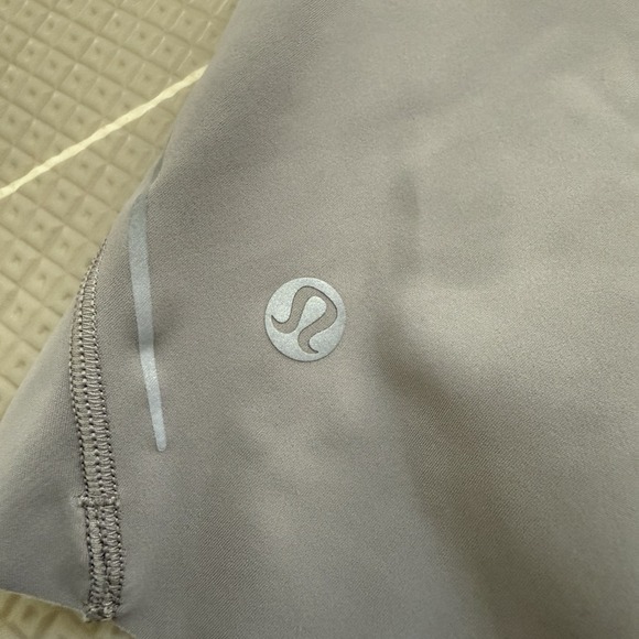 Lululemon‎ Base Pace High-Rise Reflective Short 8" Size 12 Gull Grey - Picture 3 of 8